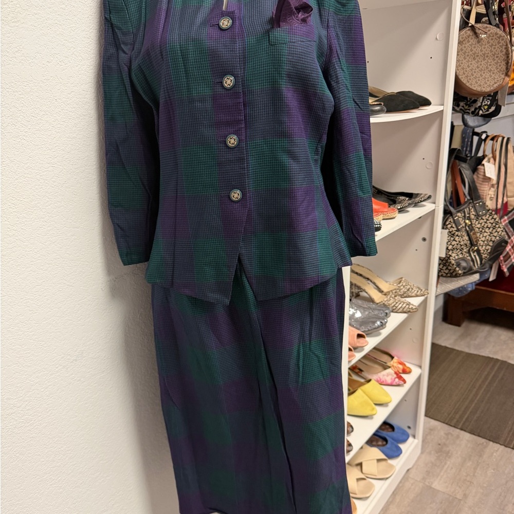 Le Suit Purple and Green Plaid Ensemble suite set.